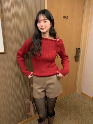 (3 colors) One-shoulder button knit
