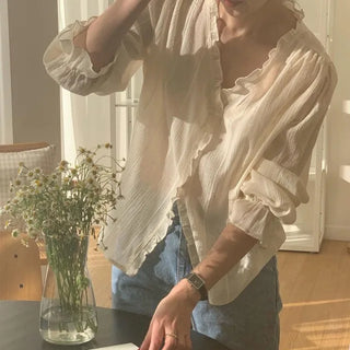 London lace Le Mans V-neck frill blouse