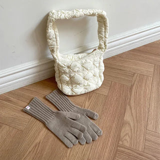 Finger-slit knit gloves