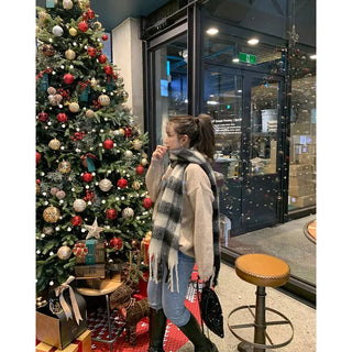 Daily check scarf