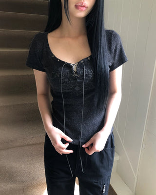 Eyelet short-sleeved T-shirt
