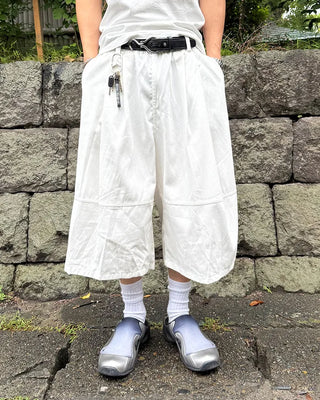 Two-pleat Bermuda shorts