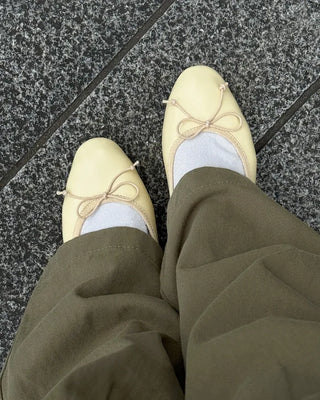 Ribbon flat shoes