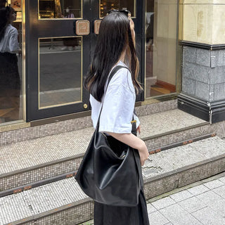 Gold buckle daily bag