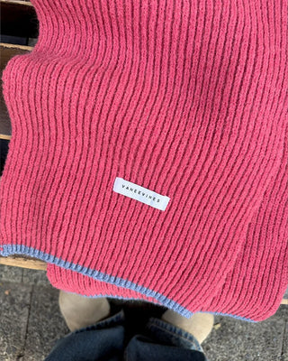 Dangle color muffler