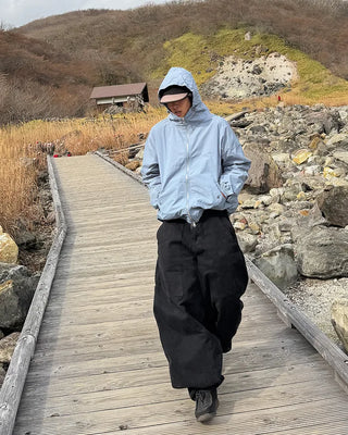 Monohooded windbreaker