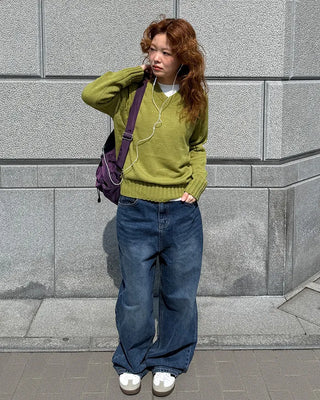 V-neck loose-fit knit