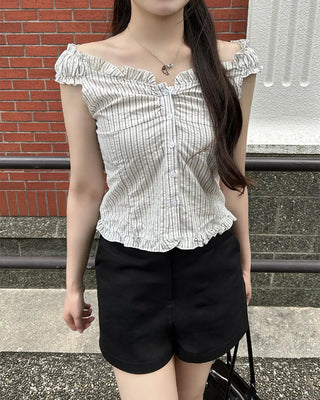 Frilled hem sleeveless blouse