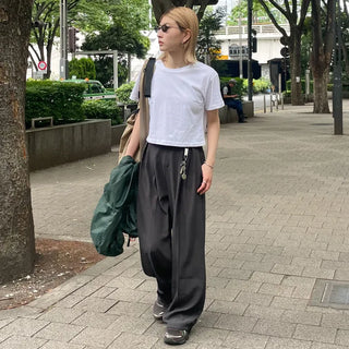 Round cropped short-sleeved T-shirt