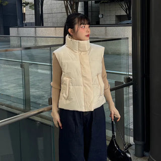 Hand warmer high neck T-shirt