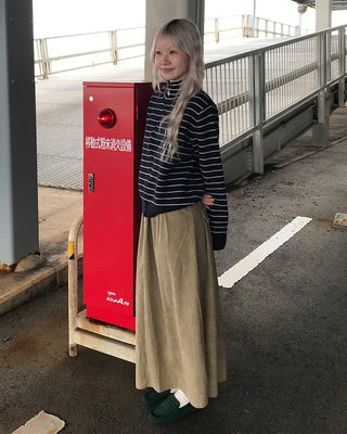 Corduroy pleated long skirt