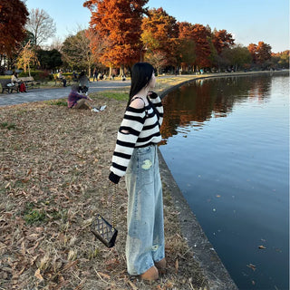 Shoulder slit striped knit