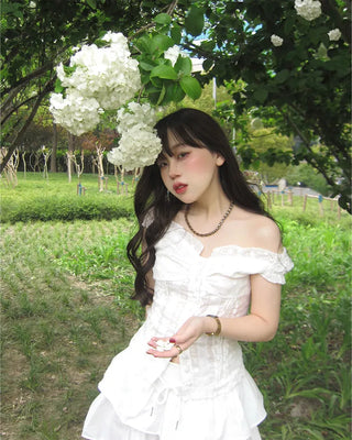 Shirred lace half-sleeve blouse
