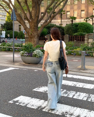 Wide-leg denim jeans with rear pockets