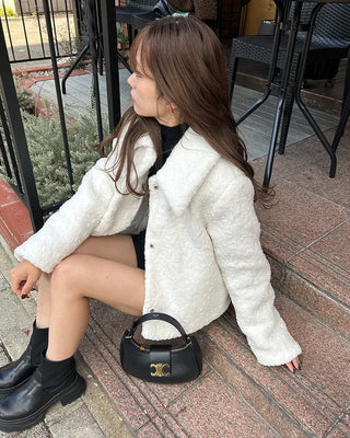 Loose-fitting colored fur jacket