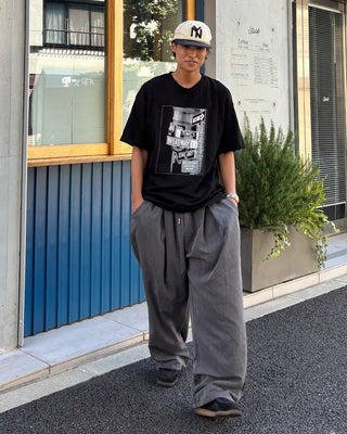 Wide-leg slacks with elastic waistband