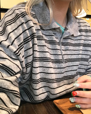 Colored neck striped knit