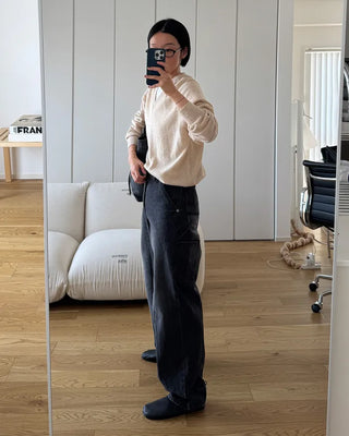 Loose-fit V-neck modern knit