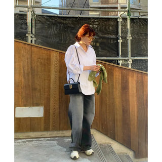 Loose-collar shirt
