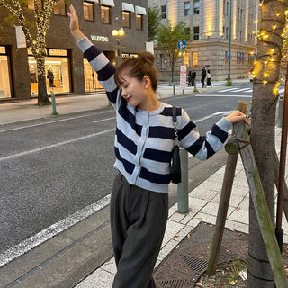 Round neck two-tone cardigan