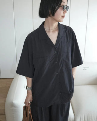 Open-collar short-sleeved shirt