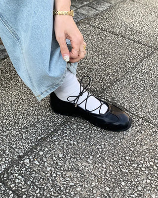 Lace-up flat sneakers