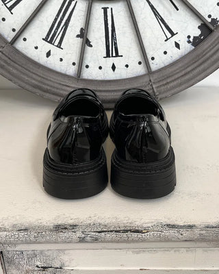 Round-toe penny loafers