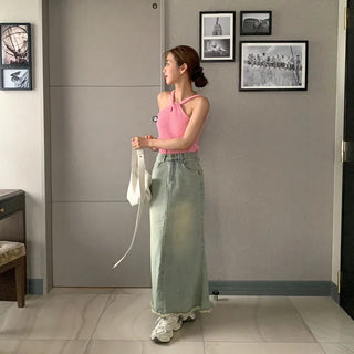 Neck Point Knit Top