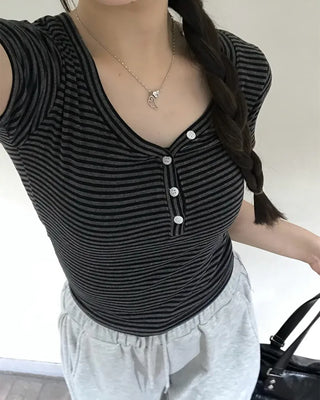 V-neck button-down striped half-length T-shirt