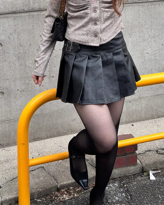 Buckle-point pleated mini skirt