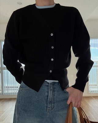 Voluminous V-neck cardigan