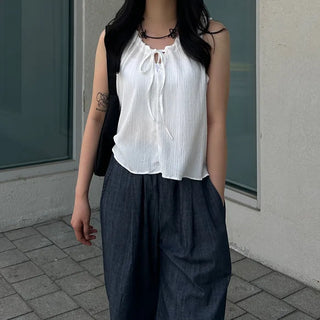 Flared wrinkle shirring ribbon blouse, sleeveless.