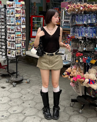 V-neck knit sleeveless top