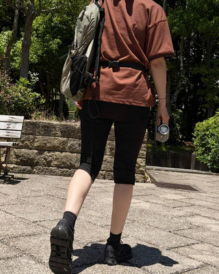 Side-slit capri pants