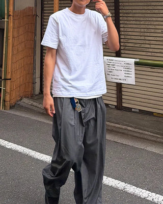 Wide-leg slacks with inner hooks and pleats
