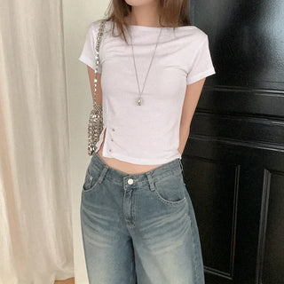 Rivet-slit boat neck short-sleeved T-shirt