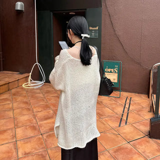 Loose-fit V-neck knit