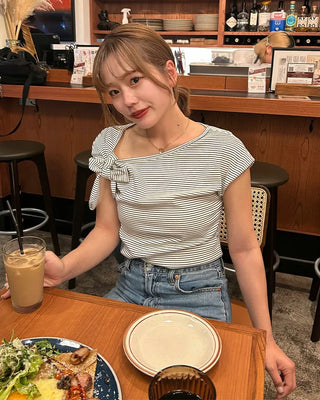 Striped off-shoulder T-shirt