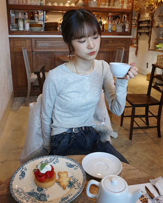 Round neck button long sleeve T-shirt