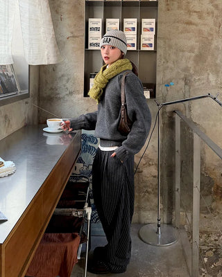 Striped Curved Tuck Slacks