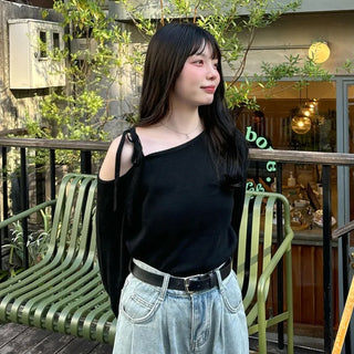 Strap-unbalanced shoulder knit