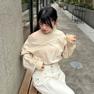 One-shoulder cropped sweatshirt