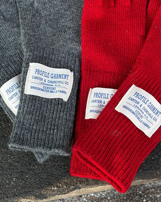 Label knit gloves