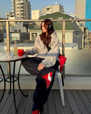 Wide sweatpants with side pockets