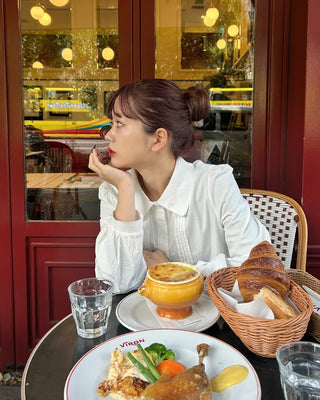 Colored frill blouse