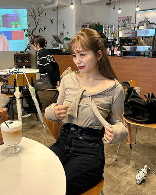 Tie-off shoulder knit