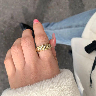 Twist Ring