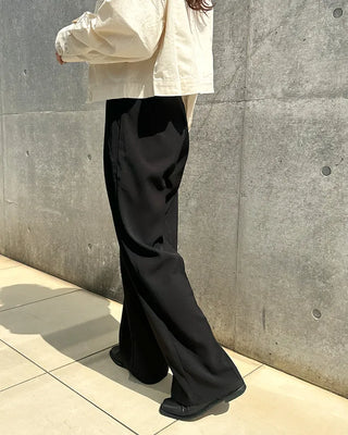 Pleated wide-leg slacks