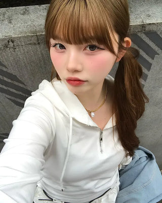 Side-gathered half-open hoodie