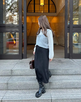 Ribbon knit biste